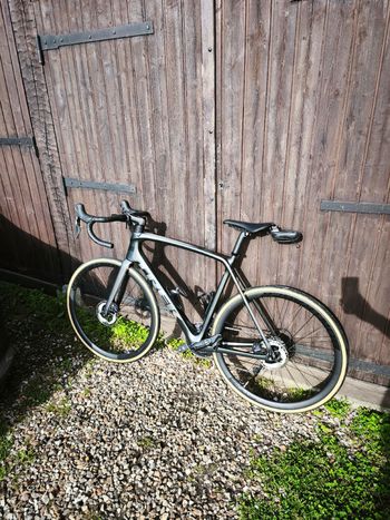 Used Trek Émonda SL 6 Disc 2022 2022 Road & Gravel, Grigio chiaro — image 2 of 5