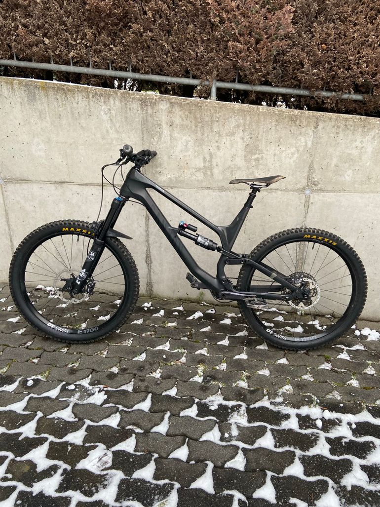 Canyon Torque CF 8.0 2020 2020 Mountainbike usato, Nero — immagine 2 di 4