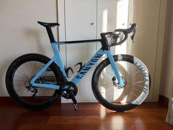 自転車本体 Canyon Aeroad CF SL 8 disc Canyon Aeroad CF SL 8 Disc / Aerodynamiczne / Rowery szosowe