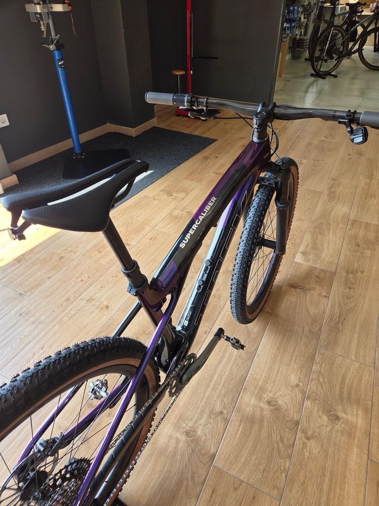 Used Trek Supercaliber SRAM GX Eagle AXS (T-Type) 2025 Mountainbike, Black, 29 — image 9 of 24