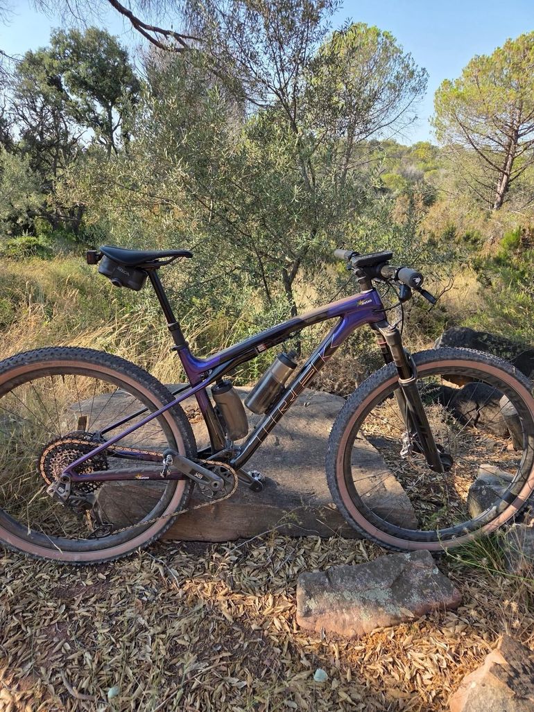 Used Trek Supercaliber SRAM GX Eagle AXS (T-Type) 2025 Mountainbike, Black, 29 — image 13 of 24