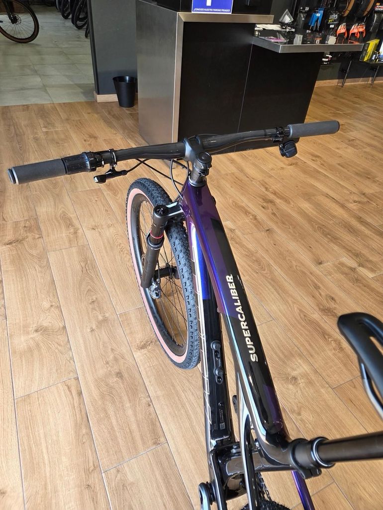 Used Trek Supercaliber SRAM GX Eagle AXS (T-Type) 2025 Mountainbike, Black, 29 — image 8 of 24