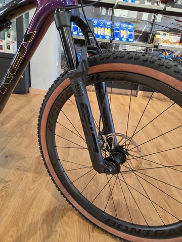 Used Trek Supercaliber SRAM GX Eagle AXS (T-Type) 2025 Mountainbike, Black, 29 — image 4 of 24