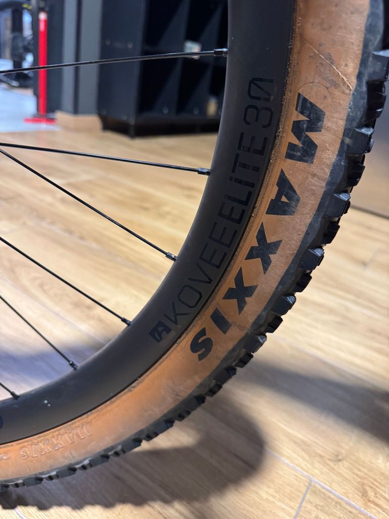 Used Trek Supercaliber SRAM GX Eagle AXS (T-Type) 2025 Mountainbike, Black, 29 — image 19 of 24
