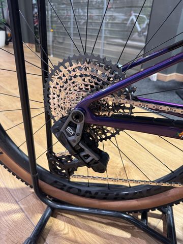 Used Trek Supercaliber SRAM GX Eagle AXS (T-Type) 2025 Mountainbike, Black, 29 — image 16 of 24