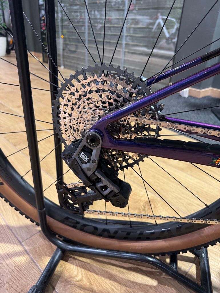 Used Trek Supercaliber SRAM GX Eagle AXS (T-Type) 2025 Mountainbike, Black, 29 — image 16 of 24