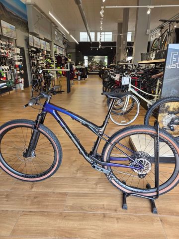 Used Trek Supercaliber SRAM GX Eagle AXS (T-Type) 2025 Mountainbike, Black, 29 — image 1 of 24
