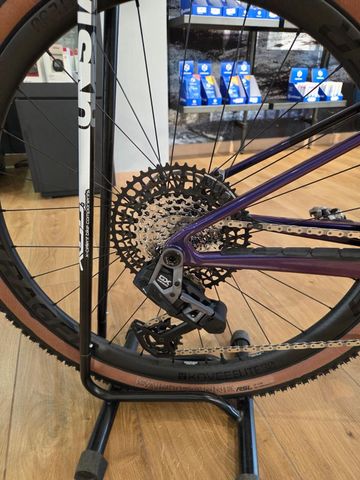 Used Trek Supercaliber SRAM GX Eagle AXS (T-Type) 2025 Mountainbike, Black, 29 — image 5 of 24