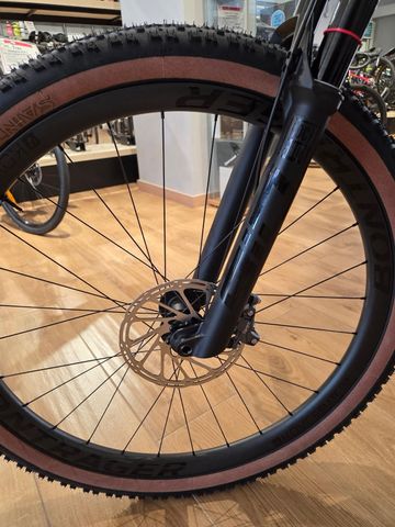 Used Trek Supercaliber SRAM GX Eagle AXS (T-Type) 2025 Mountainbike, Black, 29 — image 15 of 24