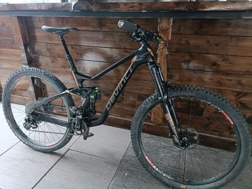Použité Devinci Troy Full Carbon 2021 2021 MTB