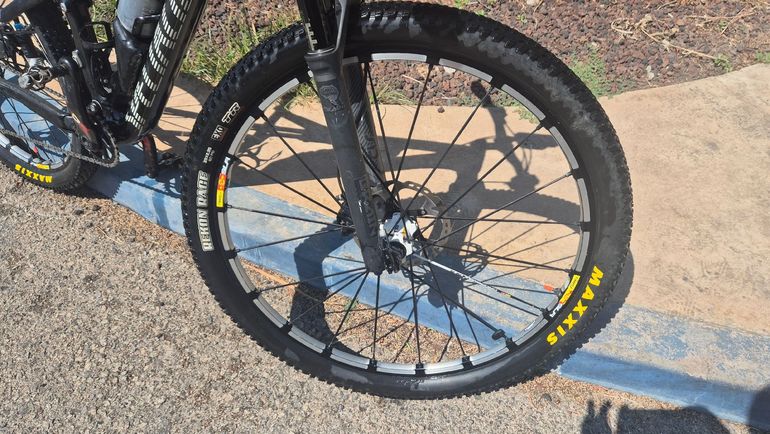 Używany Specialized Epic Elite Carbon World Cup 2015 2015 Mountainbike — zdjęcie 2 z 3
