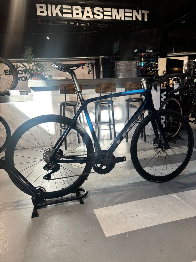 Used Trek Émonda SL 7 2023 2023 Road & Gravel — image 1 of 6