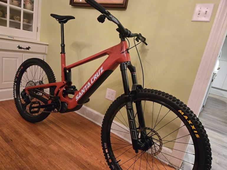 Used Santa Cruz Heckler Other 2024 Mountainbike, Red — image 1 of 7
