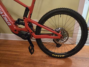 Used Santa Cruz Heckler Other 2024 Mountainbike, Red — image 6 of 7