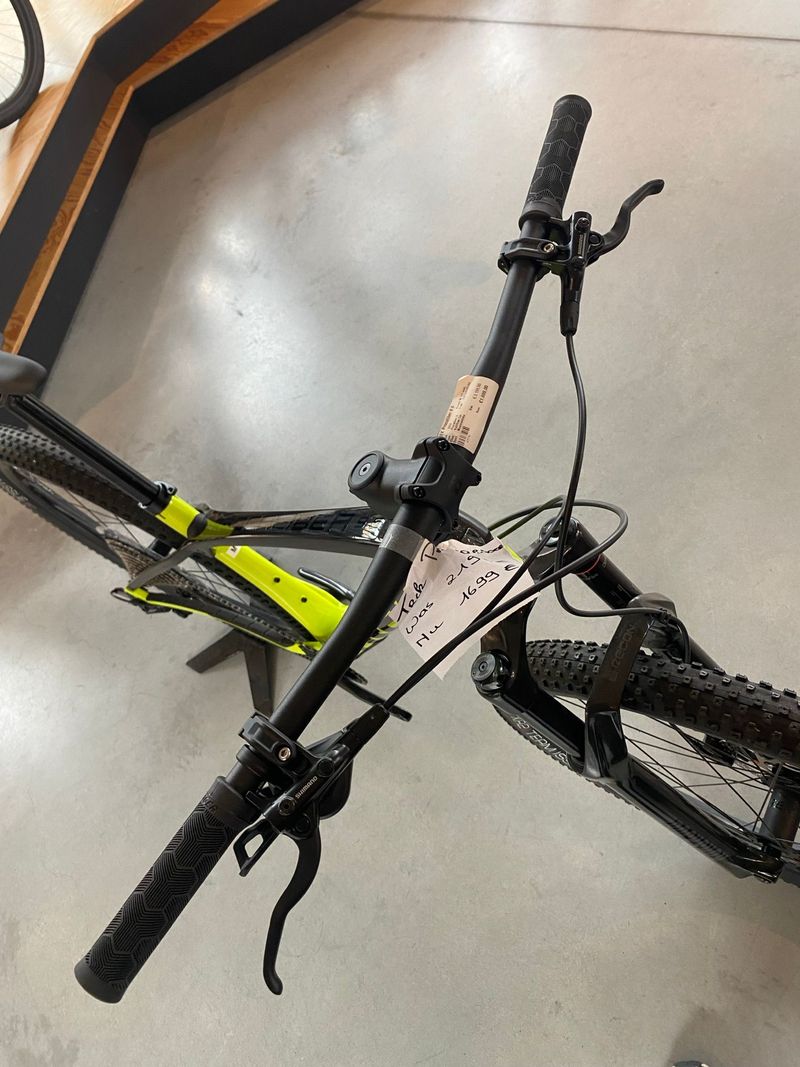 Used Trek Procaliber 9.6 2022 2022 Mountainbike, Orange, 29 — image 3 of 4