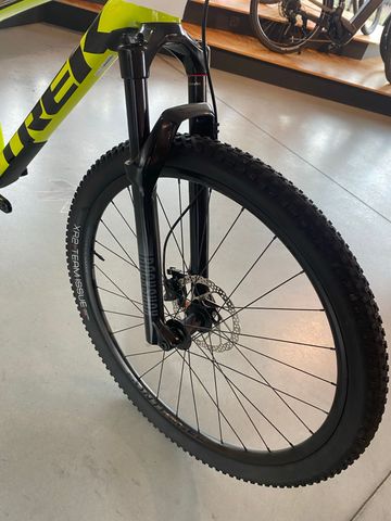 Used Trek Procaliber 9.6 2022 2022 Mountainbike, Orange, 29 — image 4 of 4