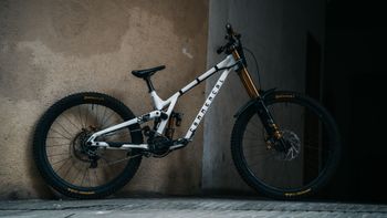 Używany Commencal Supreme V5 2024 Mountainbike — zdjęcie 1 z 9