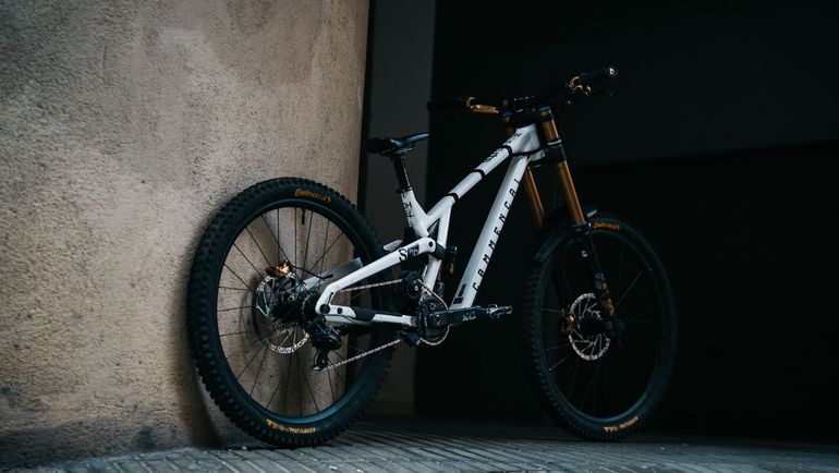 Używany Commencal Supreme V5 2024 Mountainbike — zdjęcie 2 z 9