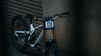 Używany Commencal Supreme V5 2024 Mountainbike — zdjęcie 4 z 9