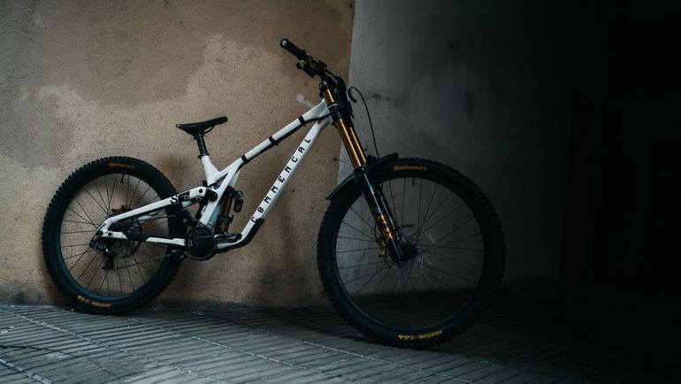 Używany Commencal Supreme V5 2024 Mountainbike — zdjęcie 3 z 9