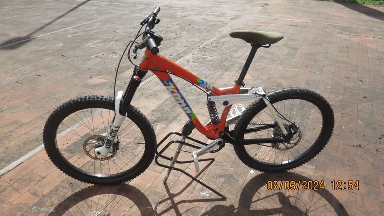 Used Kona STINKY TL 2011 2011 Mountainbike, Orange, 26 — image 3 of 10