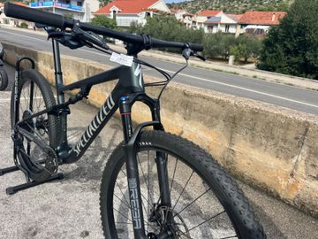 Używany Specialized Epic Comp 2022 2022 Mountainbike — zdjęcie 2 z 9