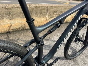 Używany Specialized Epic Comp 2022 2022 Mountainbike — zdjęcie 3 z 9