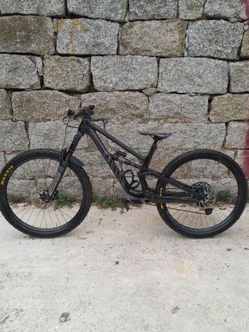 Canyon Torque 29 CF 7 2023 2023 Mountainbike usato, Nero — immagine 2 di 16