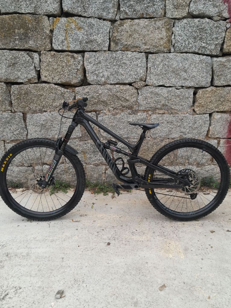 Canyon Torque 29 CF 7 2023 2023 Mountainbike usato, Nero — immagine 2 di 16
