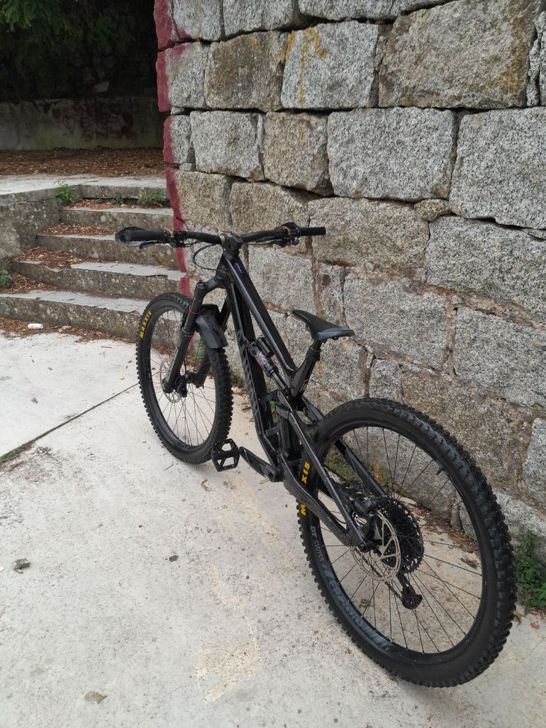 Canyon Torque 29 CF 7 2023 2023 Mountainbike usato, Nero — immagine 3 di 16