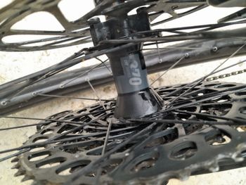 Canyon Torque 29 CF 7 2023 2023 Mountainbike usato, Nero — immagine 9 di 16