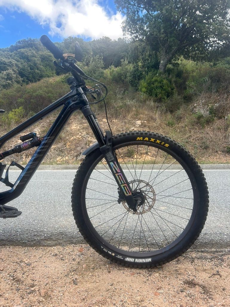 Canyon Torque 29 CF 7 2023 2023 Mountainbike usato, Nero — immagine 6 di 16