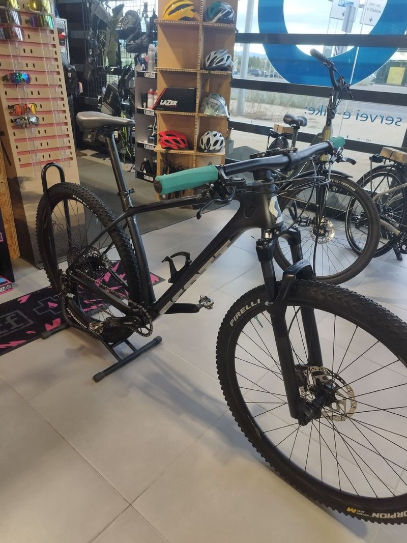 Used Scott Scale 940 2022 2022 Mountainbike, Black, 29 — image 1 of 9