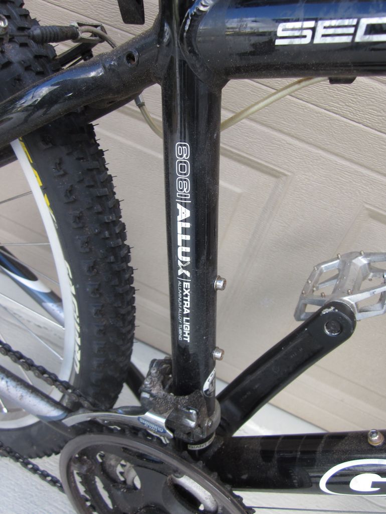 Used Giant Sedona 2014 Mountainbike, Light Gray — image 10 of 19