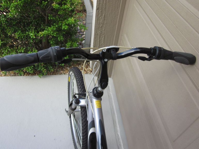 Used Giant Sedona 2014 Mountainbike, Light Gray — image 15 of 19