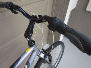 Used Giant Sedona 2014 Mountainbike, Light Gray — image 7 of 19