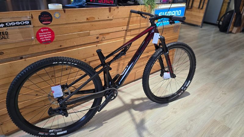 Used BMC Fourstroke LT ONE 2024 2024 Mountainbike, Red, 29 — image 2 of 3