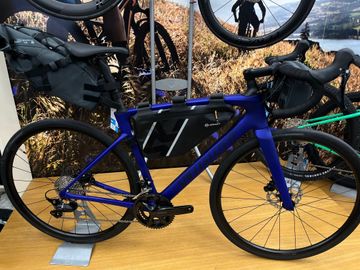 Specialized Roubaix SL8 Sport – Shimano 105 2024 2024 Road & Gravel usato