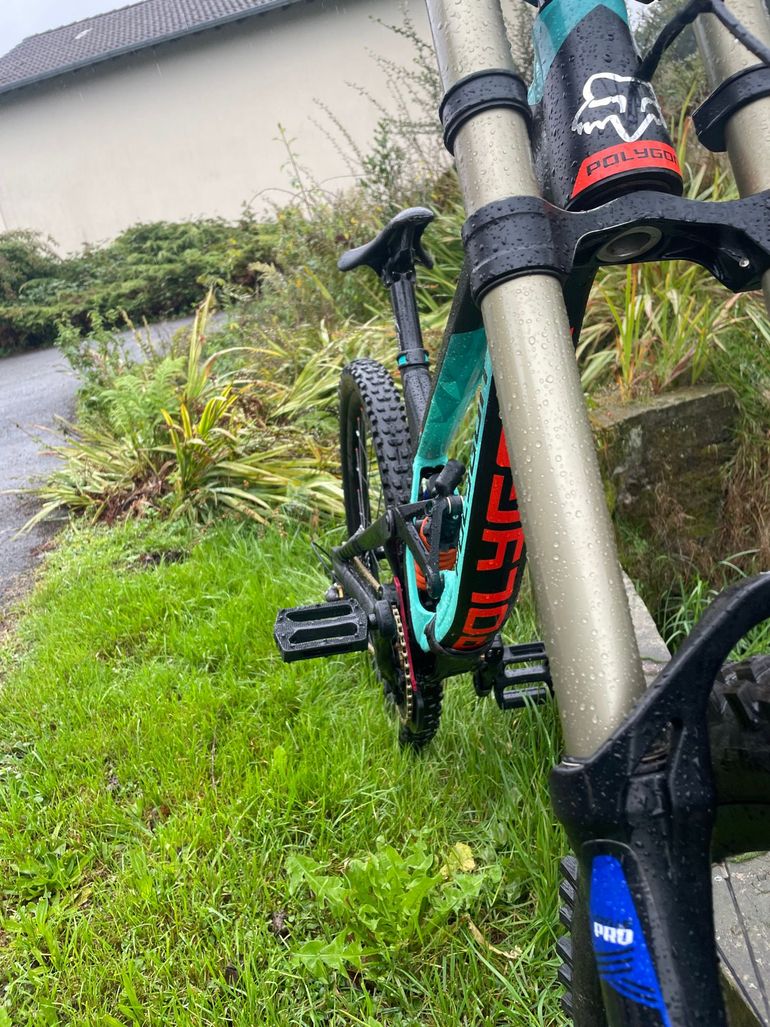 Polygon COLLOSUS DH9 2020 2020 Mountainbike d'occasion — image 8 sur 11