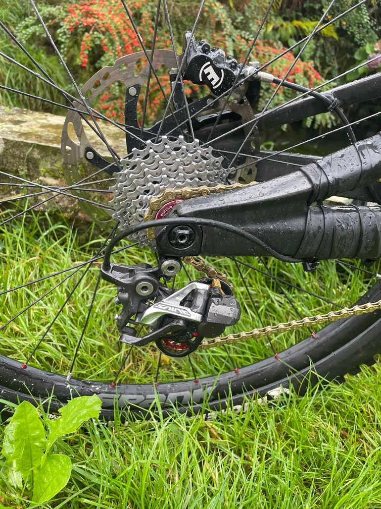 Polygon COLLOSUS DH9 2020 2020 Mountainbike d'occasion — image 4 sur 11