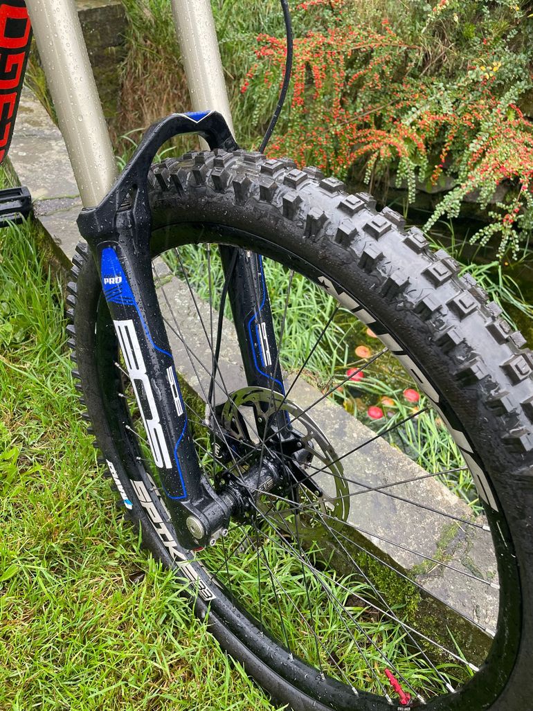 Polygon COLLOSUS DH9 2020 2020 Mountainbike d'occasion — image 6 sur 11