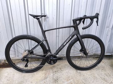Tweedehands Scott Addict 30 2025 Road & Gravel — afbeelding 1 van 6