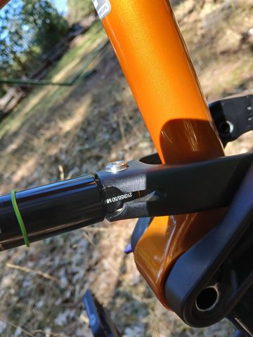 Used Orbea Rise Shimano Deore XT Di2 2022 Mountainbike, Orange, 29 — image 12 of 13