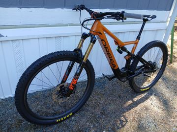 Used Orbea Rise Shimano Deore XT Di2 2022 Mountainbike, Orange, 29 — image 8 of 13