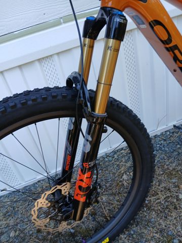 Used Orbea Rise Shimano Deore XT Di2 2022 Mountainbike, Orange, 29 — image 9 of 13