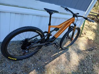 Used Orbea Rise Shimano Deore XT Di2 2022 Mountainbike, Orange, 29 — image 2 of 13