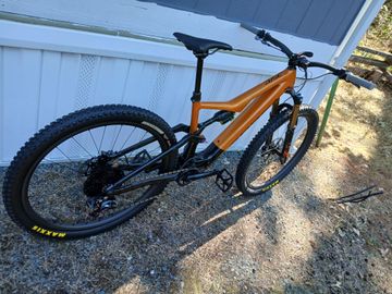 Used Orbea Rise Shimano Deore XT Di2 2022 Mountainbike, Orange, 29 — image 2 of 13