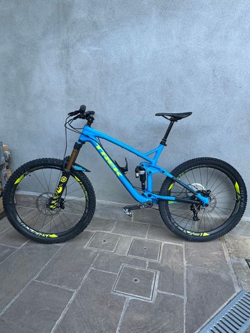 Used Trek Slash 9.8 27.5 2016 2016 Mountainbike, Blue, 27.5 — image 3 of 8