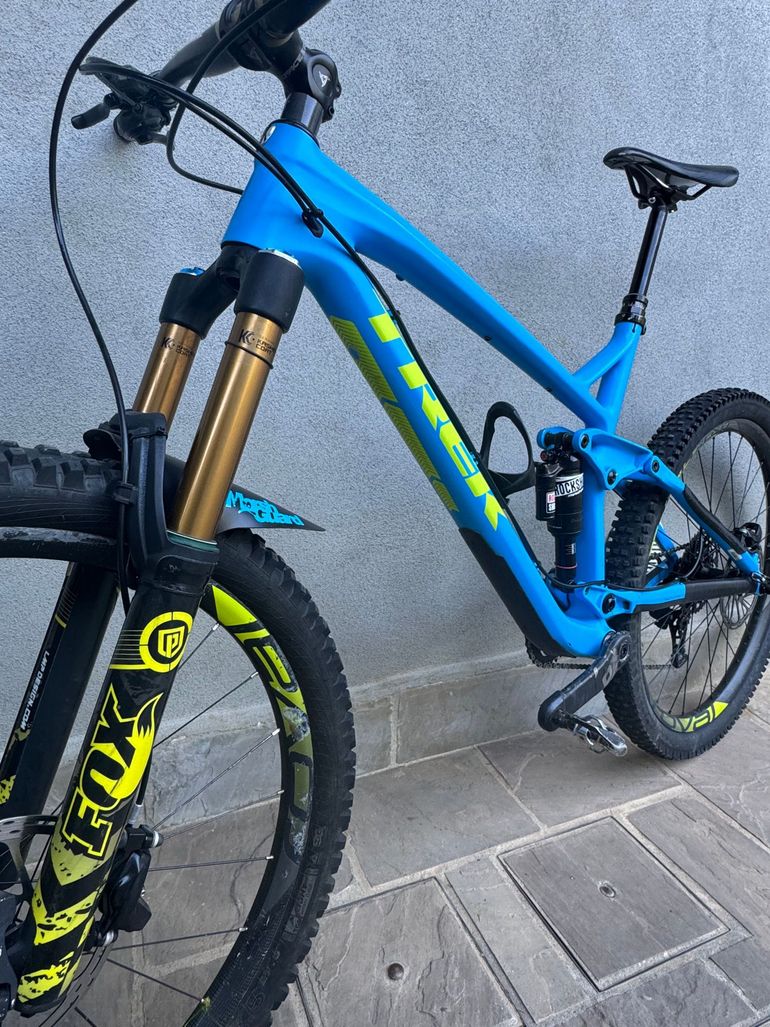 Used Trek Slash 9.8 27.5 2016 2016 Mountainbike, Blue, 27.5 — image 2 of 8
