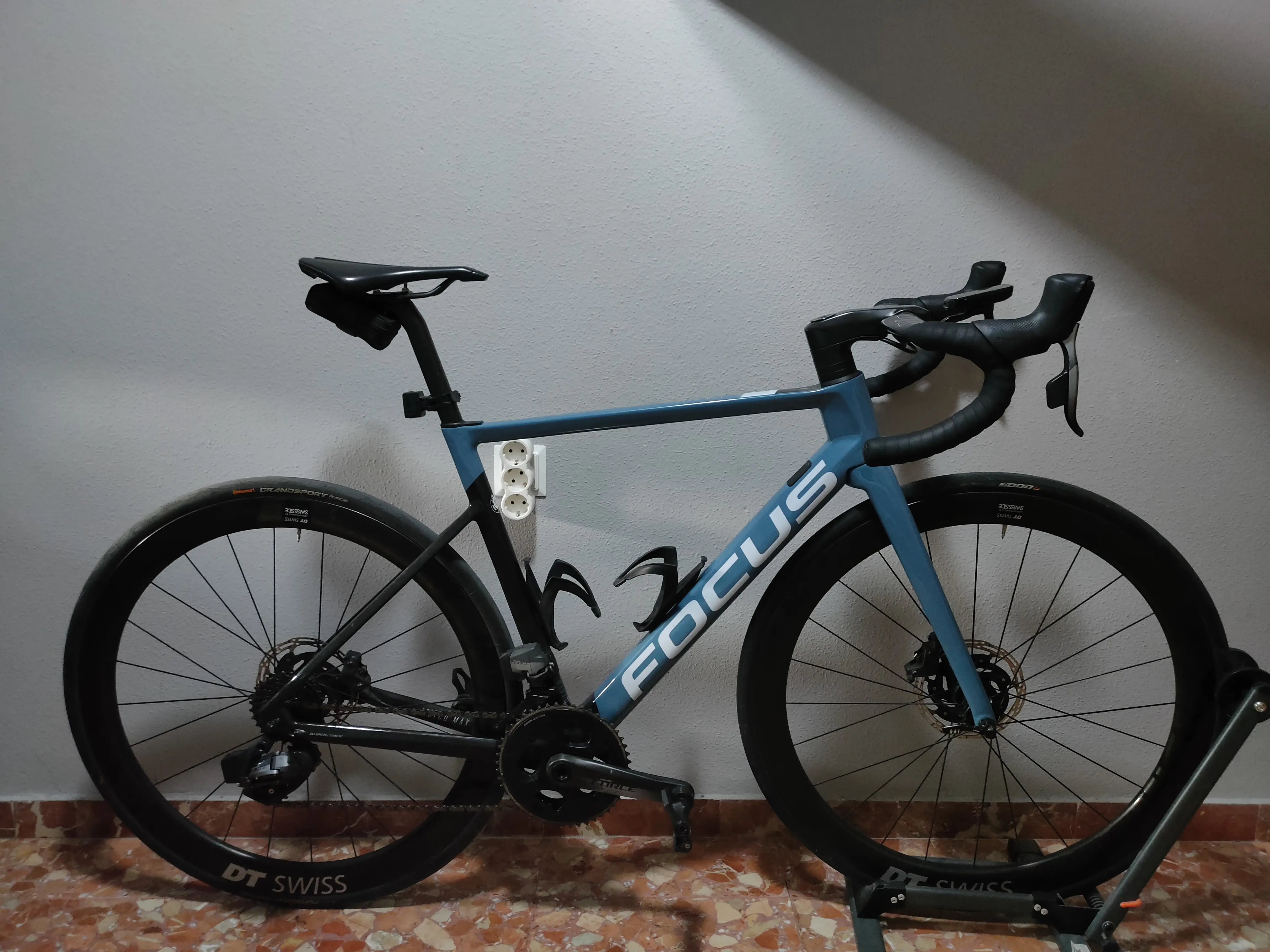 Focus izalco max disc 9.7 road bike hot sale 2019